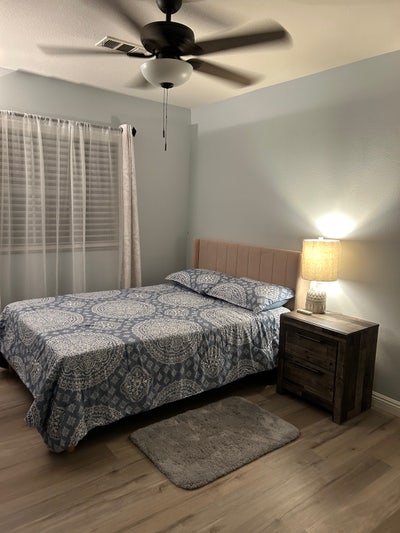 Clean room with private bathroom Main Photo