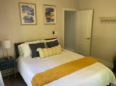 Private Bed & Bath in Stylish Apartment Main Photo
