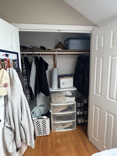 Upstairs Room 1100$ Main Photo