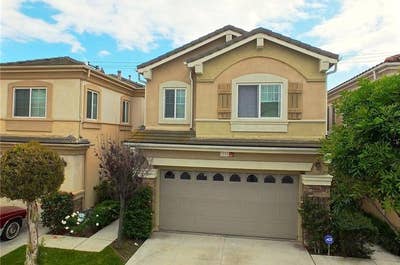 Private Room, Shared Bath, Very Nice House in LB Main Photo