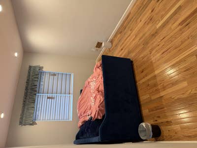 1 large room Main Photo