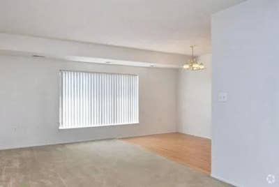 Looking for a roommate  Main Photo