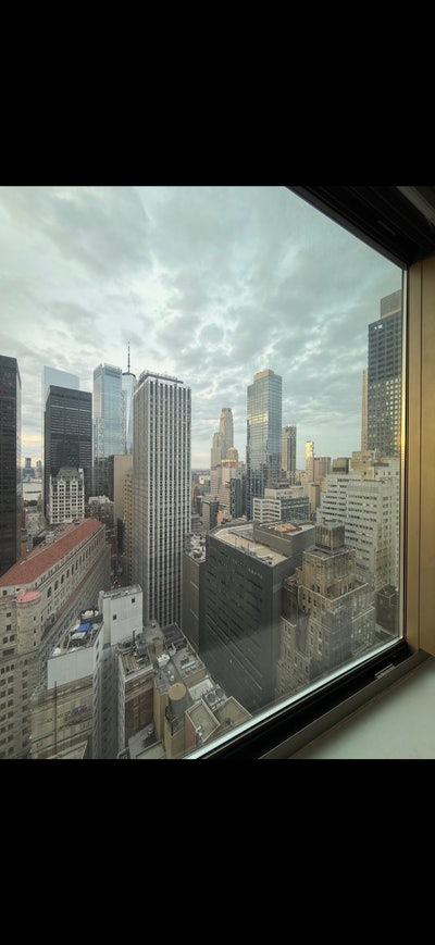     Luxury FiDi Apartment  Main Photo