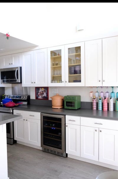 Private Top-Floor Suite in Beautiful Brentwood Con Main Photo
