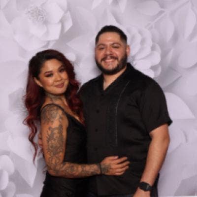 Couple looking for room Main Photo