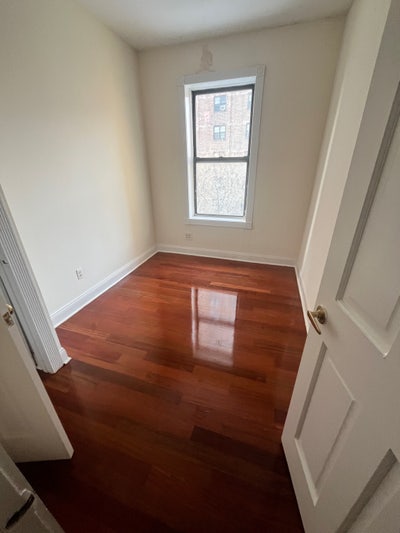 Sunny Room in Washington Heights Main Photo