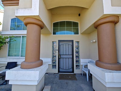 2 bedrooms with private bathrooms  Main Photo