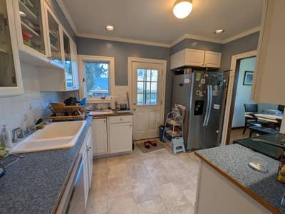 3br - 1630ft2 - with daylight basement available Main Photo