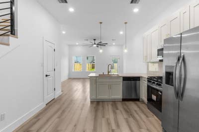 Modern high end room for rent Main Photo