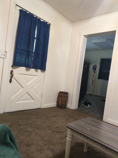 Looking for female roommate  Main Photo