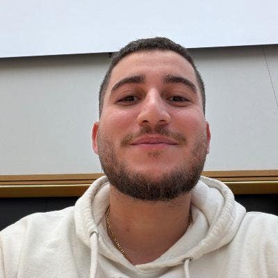 Professional Male seeks a small or large room Main Photo