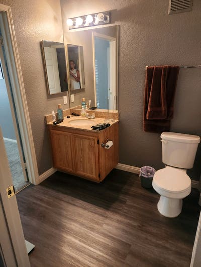 Room for rent Main Photo