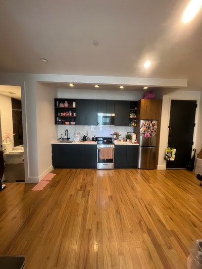Sunny Brooklyn Room in a Cozy Apartment! Main Photo