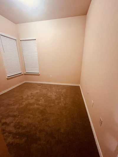 Iso Female Roommate - $650/$500 Deposit  Main Photo
