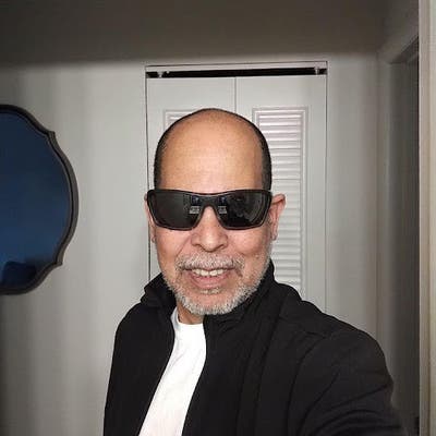 Professional Male seeks a small or large room Main Photo