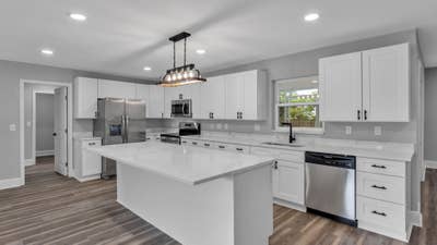 Spacious Renovated Lakeland Home Main Photo