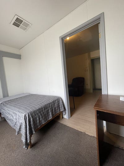 Affordable room for rent Main Photo
