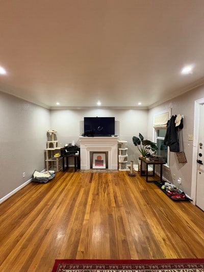 Looking for roommate near bishop arts Main Photo