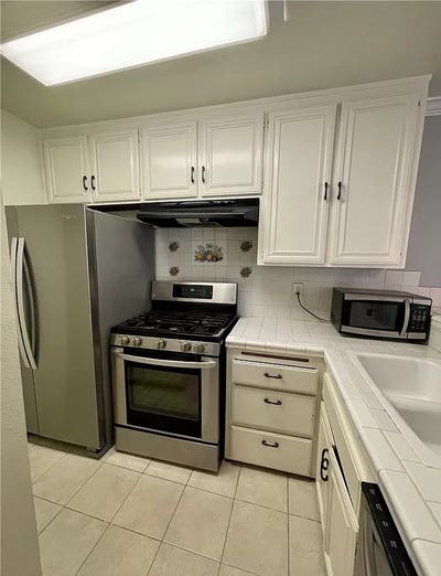 Charming 1 Bed 1 Bath Condo in Orange | Available  Main Photo