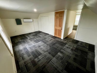 Newly Remodeled 1 Bedroom Apartment Downtown Green Main Photo