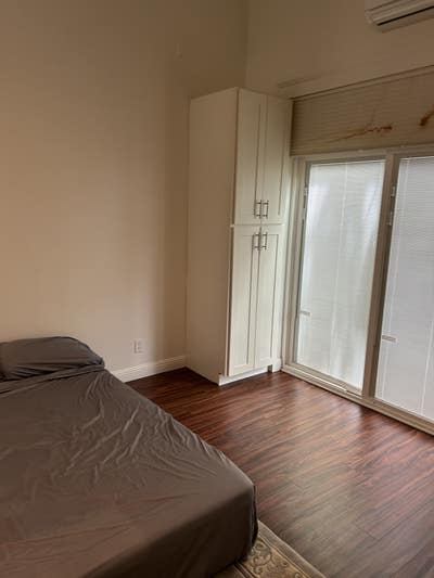 Large Room/Private Bath in Luxury House with View. Main Photo
