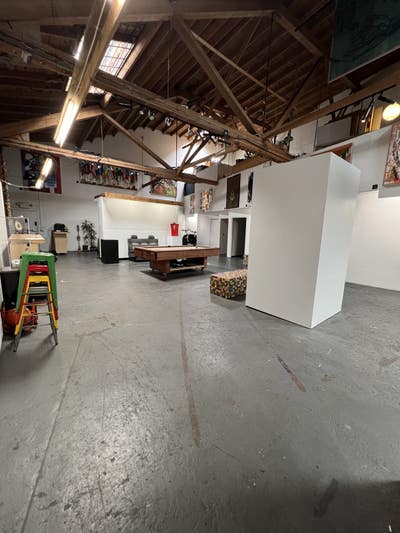 Room available-Unique Art Gallery Warehouse Loft Main Photo