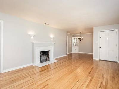 $900 / Month Rent 2 Bed 2 Bath House in Sacramento Main Photo