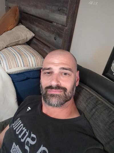 Male needs Huntington Beach room for August 1 Main Photo