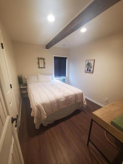 1 or 2 Rooms for Rent in 3 Bedroom House Main Photo