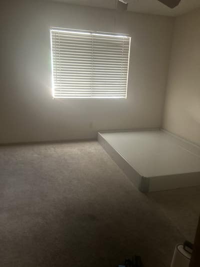 Room available Main Photo