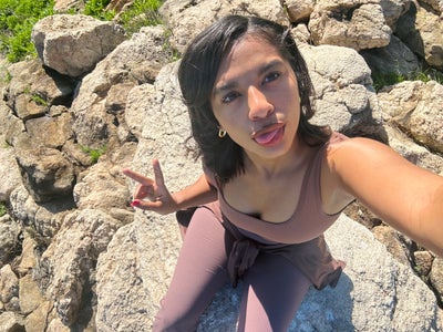 Female student looking for room in Los Angeles Main Photo