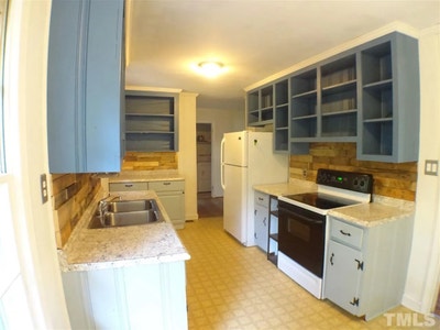 Roomy place in Raleigh Main Photo