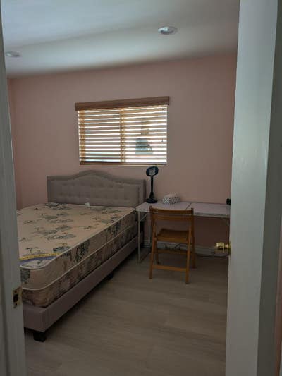 Clean room with own bath Main Photo