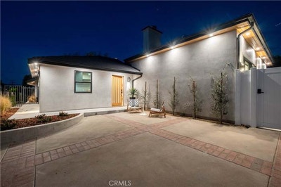 Stylish Studio in a 3 unit property with your own  Main Photo