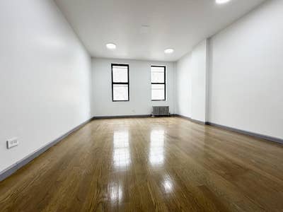 ✨ Modern 8BR 2BTH w/ Laundry – Great for Roommates Main Photo