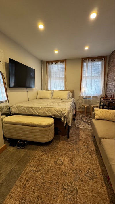 Chinatown Furnished Studio Available June 1 Main Photo