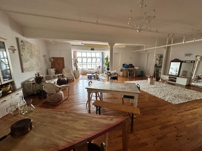 6 Bedroom Loft Apartment Female Only! Main Photo