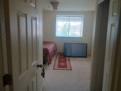Spacious room w/ private bathroom  Main Photo