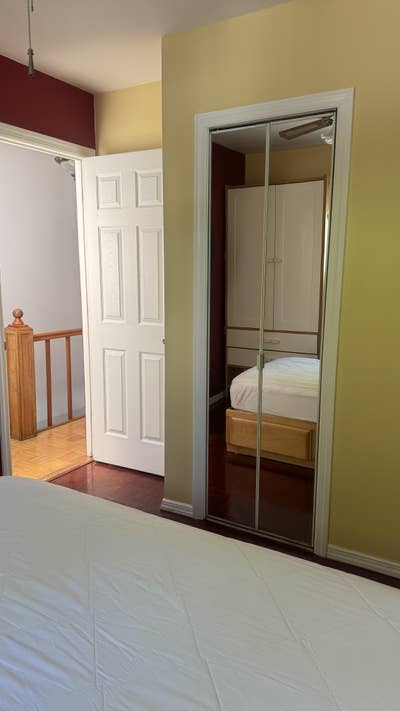 Single Room in 3 bed house in New York Main Photo