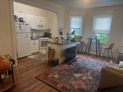 Large Room, Large 4 Beds/2Bath, 1300 SFt, Heat Inc Main Photo