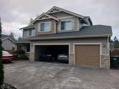 Safe, quiet, large home with two rooms available Main Photo