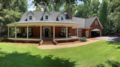 Modern room in Villa Rica Main Photo