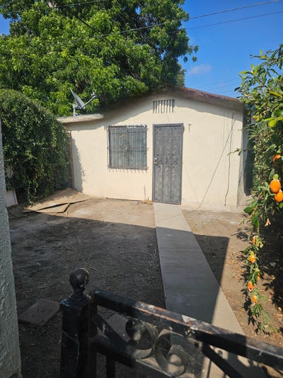 Small single back house  Main Photo