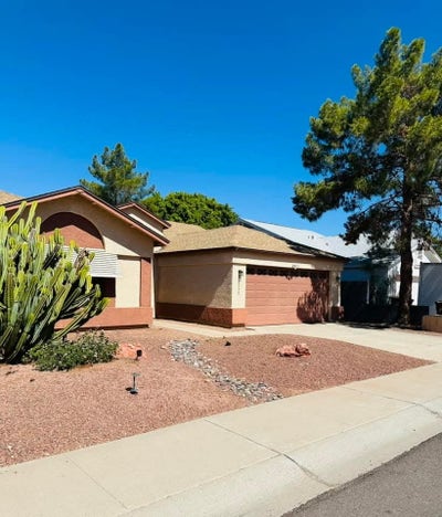 Great home with lots of room.. Main Photo