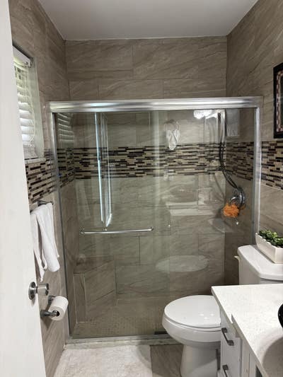 Nice quiet and spacious room for rent Main Photo