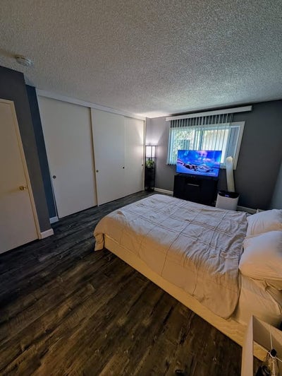Master Bedroom Private Bath! Main Photo