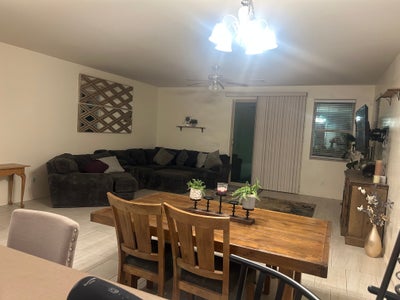 Room for rent in home with single mom  Main Photo