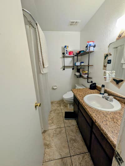 Looking for Roommate  Main Photo