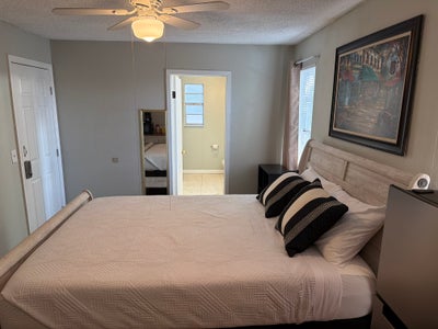 Tampa Florida 33614 Centrally Located Room Main Photo