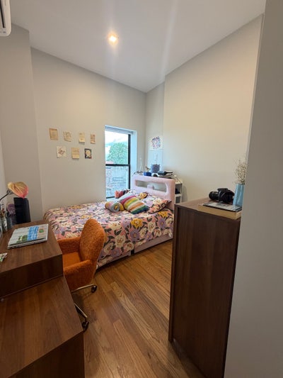 Furnished room for women preffered with lots of light! Main Photo